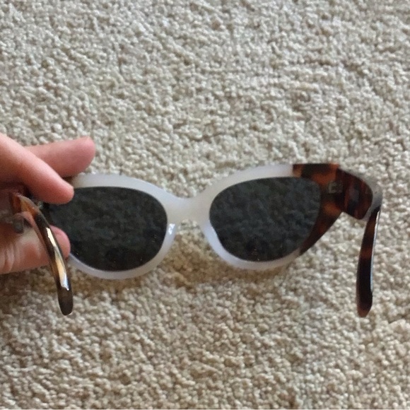 Stylish Tortoise Shell and White Sunglasses - Picture 5 of 5